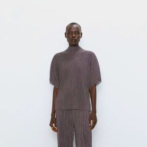 🌞 Pleated Mock-neck Top